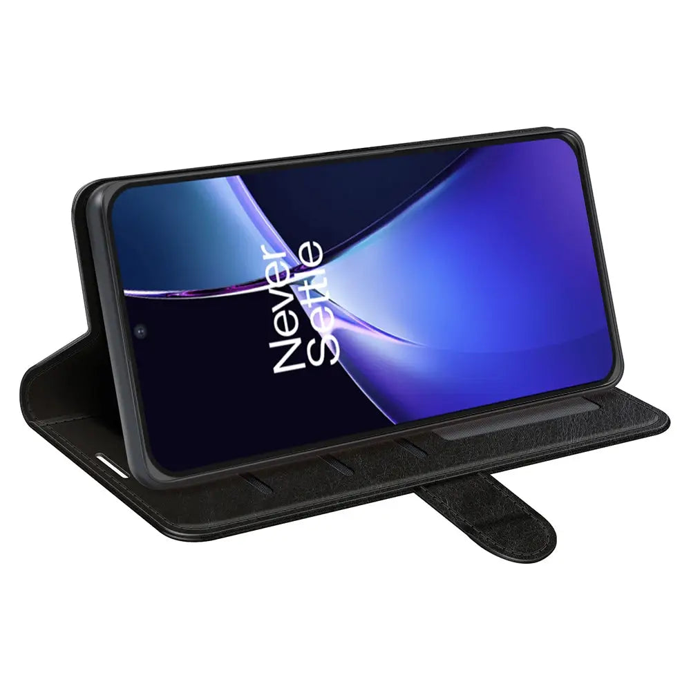 Mustan nahkaisen lompakko suojakotelon esittely OnePlus Nord CE 4 Lite -puhelimella