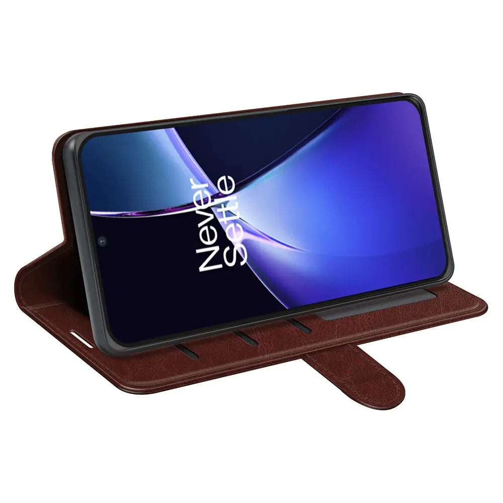 OnePlus Nord älypuhelin ruskeassa lompakko suojakotelossa