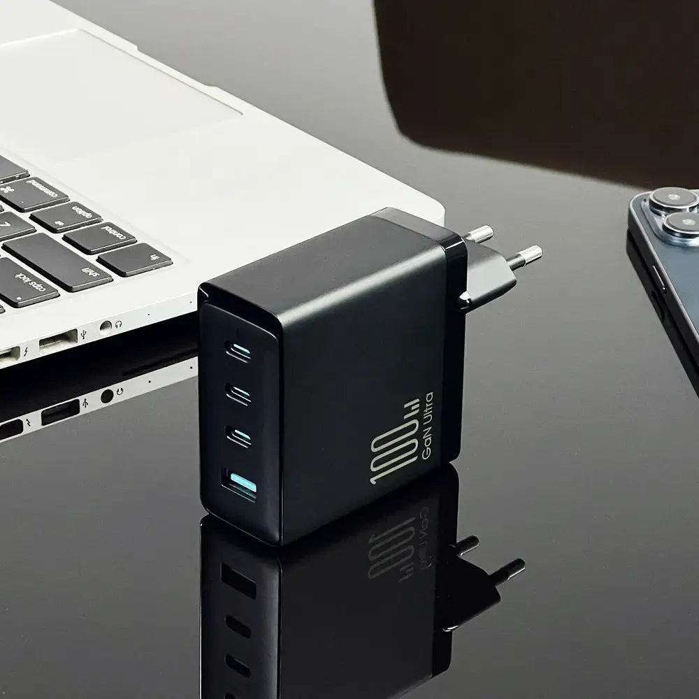 Tietokoneen / Puhelimen laturi 100W 3x USB-C + USB-A + Laturin johto 100W Musta Joyroom